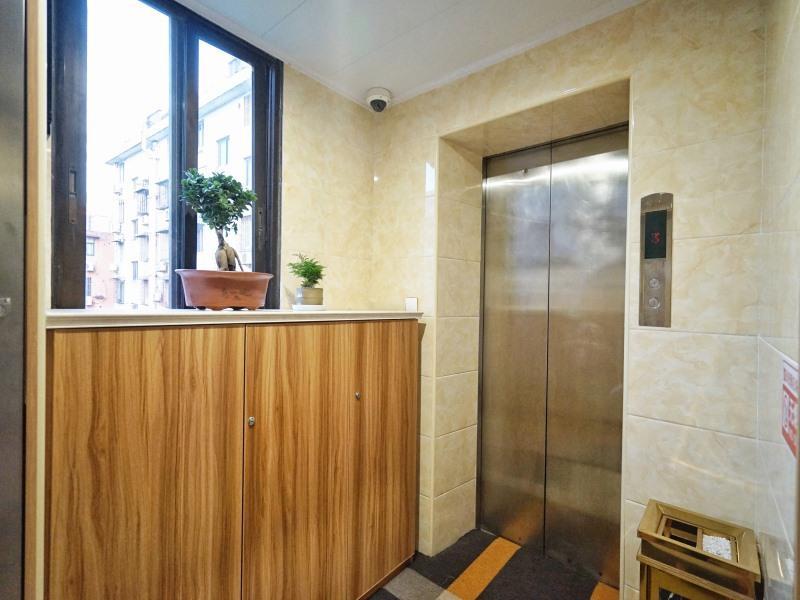 Hotel Shell Baoshan District Songbin Road Subway Station 2*