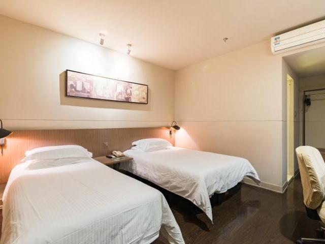 Jinjiang Nanjing Road Pedestrian Streeteast Hotel