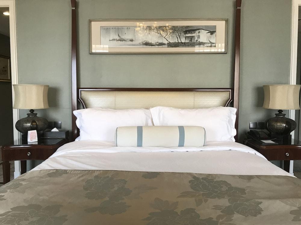 The Bund Riverside 4*