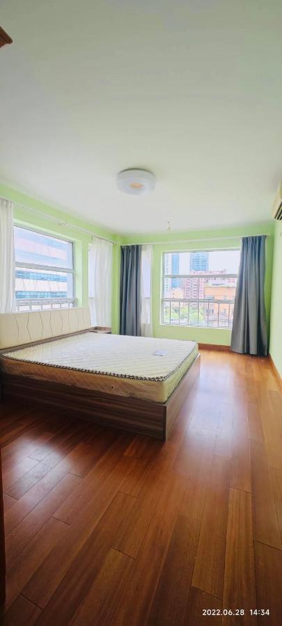 Top Floor Sunny Bedroom Near Fudan Apartment