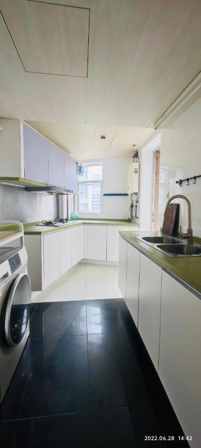 Top Floor Sunny Bedroom Near Fudan Shanghai