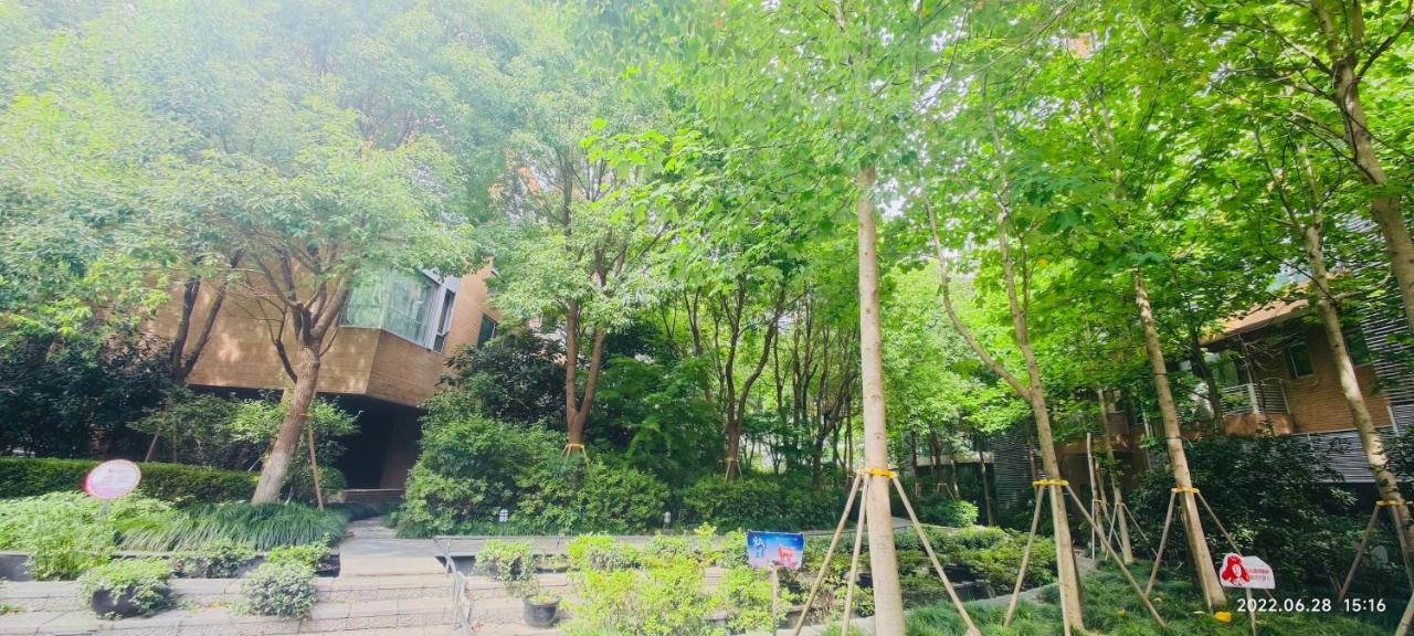 Top Floor Sunny Bedroom Near Fudan *
