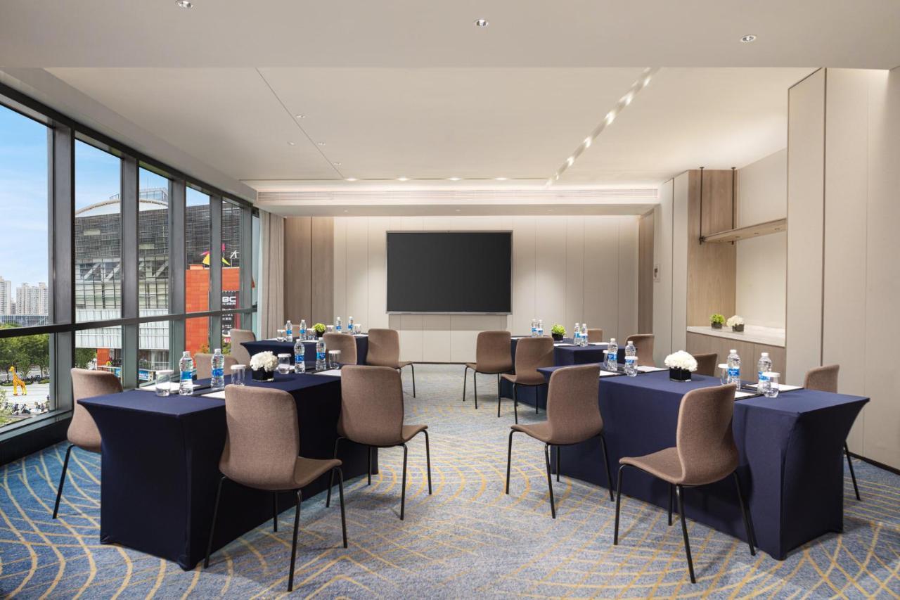 Khách sạn Hualuxe Changfeng Park 5*