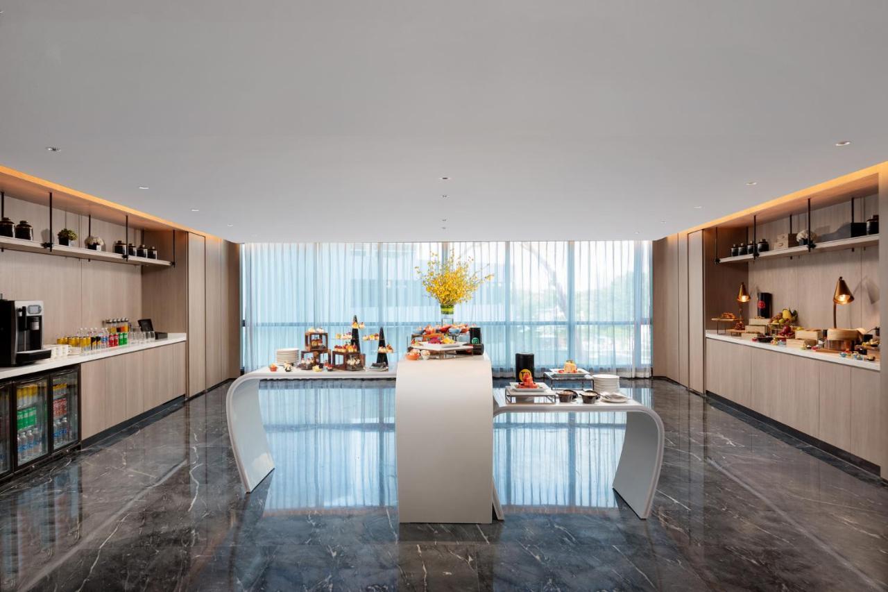 Khách sạn Hualuxe Changfeng Park 5*