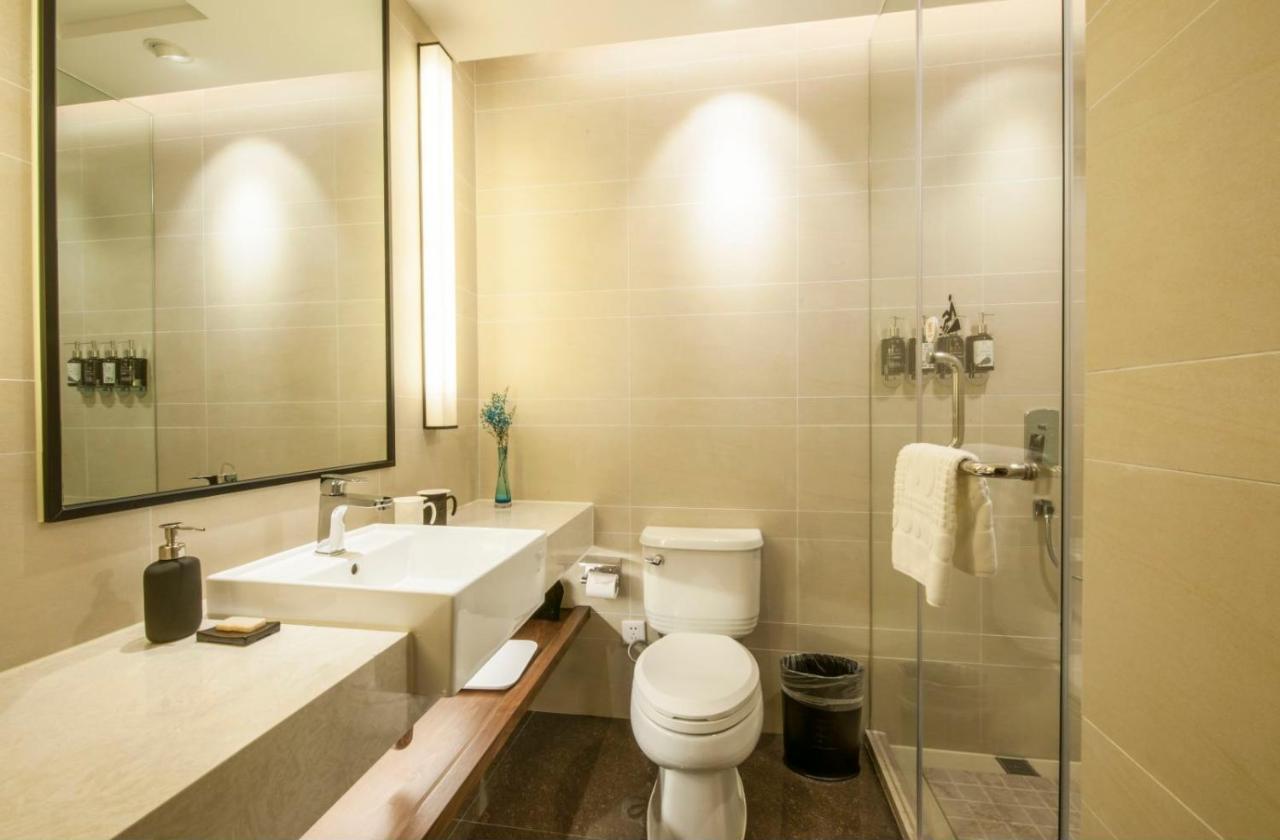 Hotel Ssaw Boutique South Xuhui Riyueguang 4*
