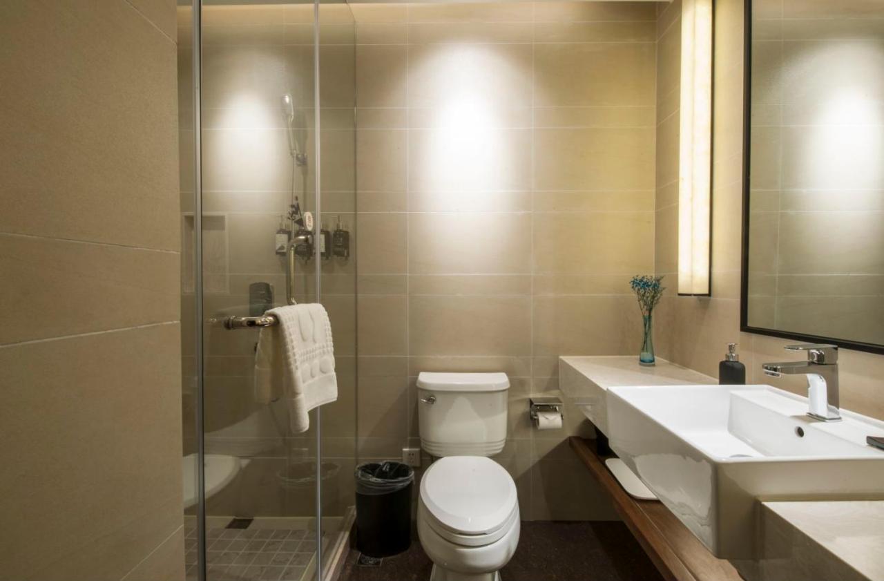 Hotel Ssaw Boutique South Xuhui Riyueguang 4*