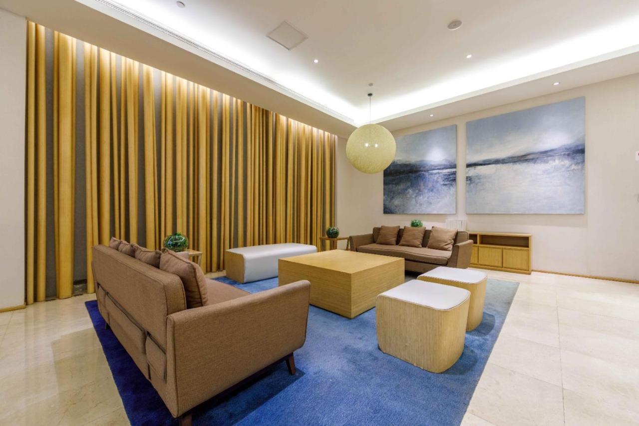 Ji Hongqiao International Exhibition Center Hotel 4*