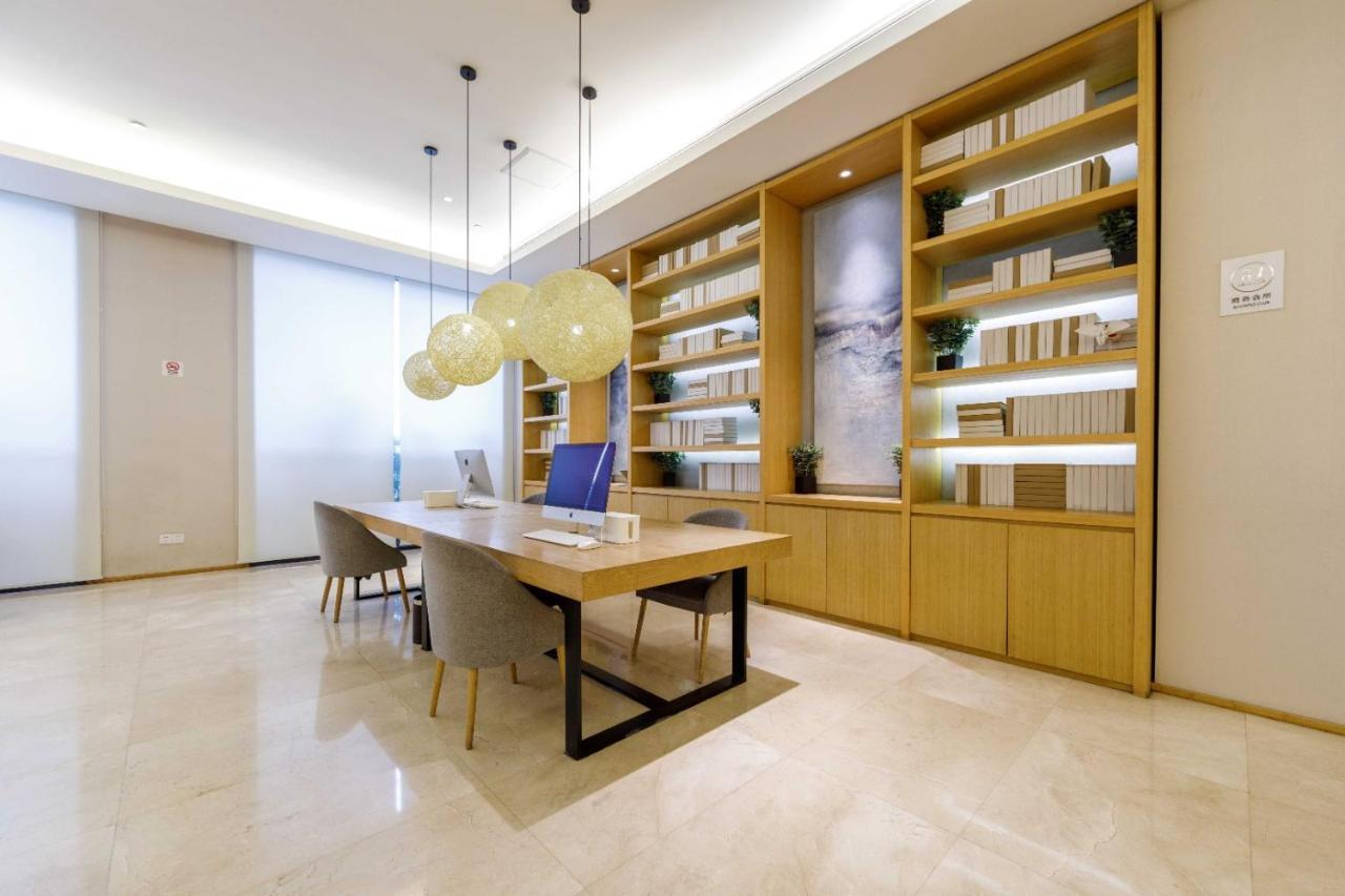 Ji Hongqiao International Exhibition Center Hotel