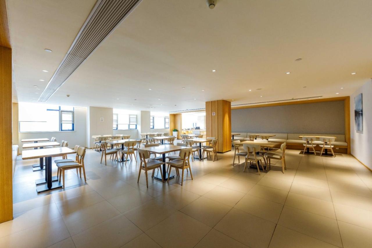 Ji Hongqiao International Exhibition Center Hotel 4*