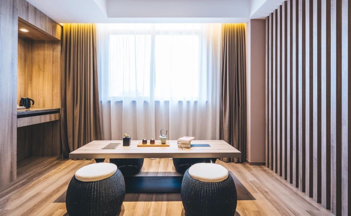 Atour Hongqiao Hub National Exhibition Center 4*