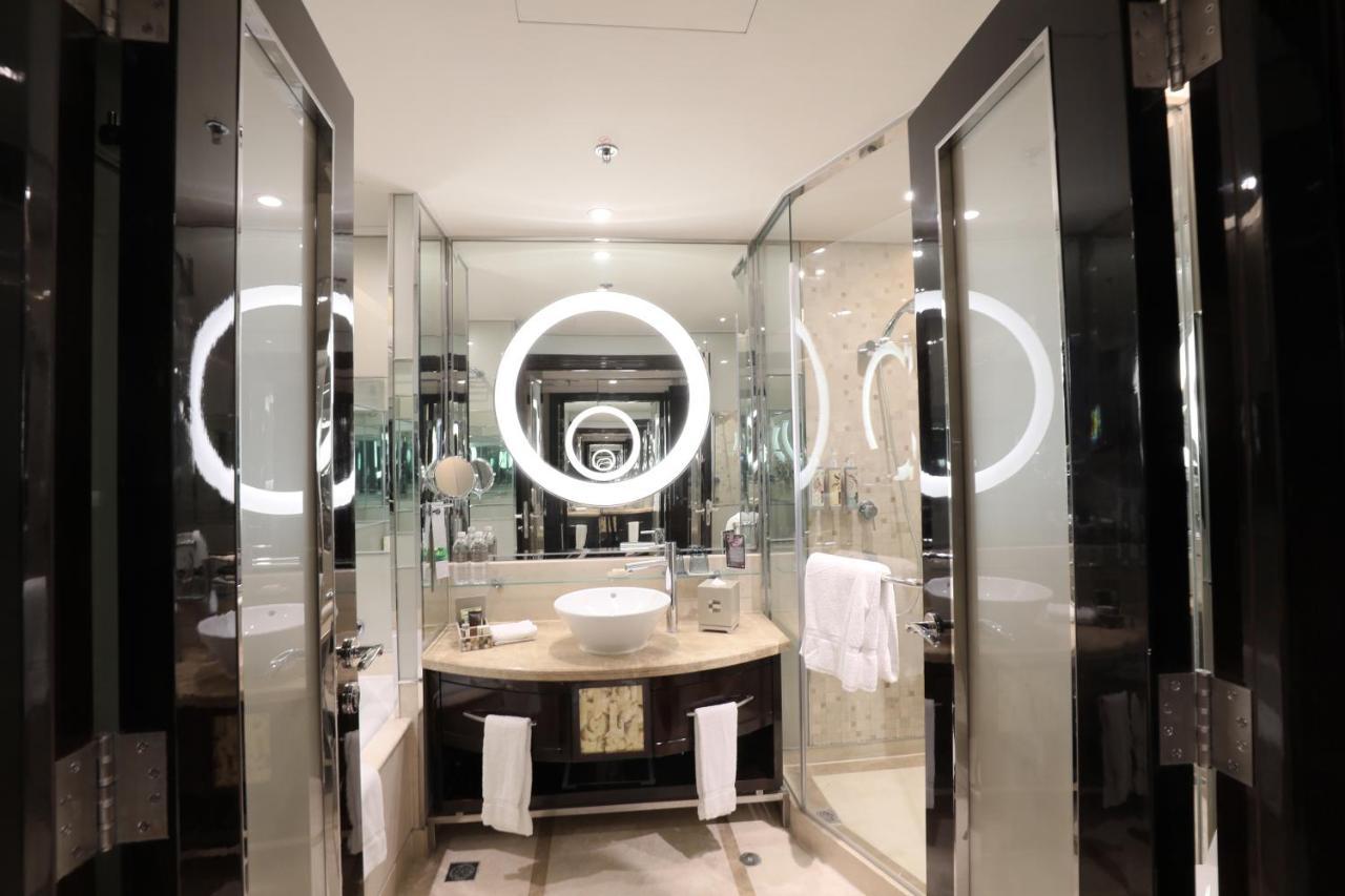 Renaissance Pudong 5*