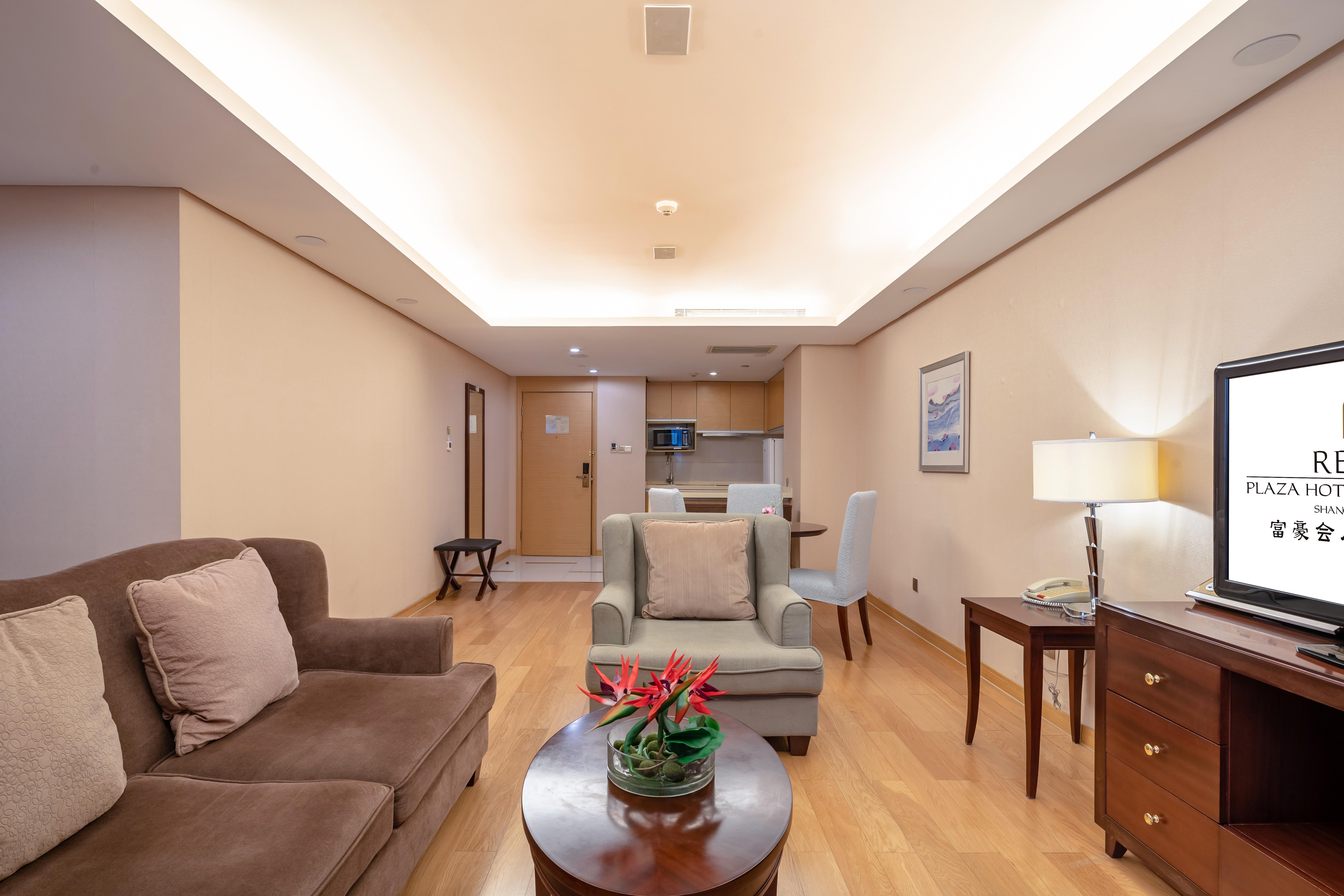 Regal Plaza & Waigaoqiao Hotel 4*