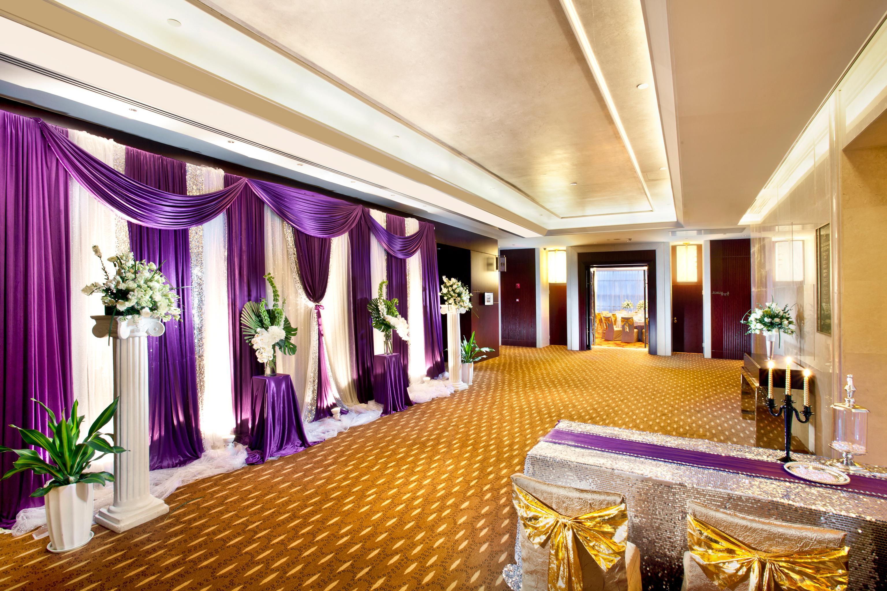 Regal Plaza & Waigaoqiao 4*