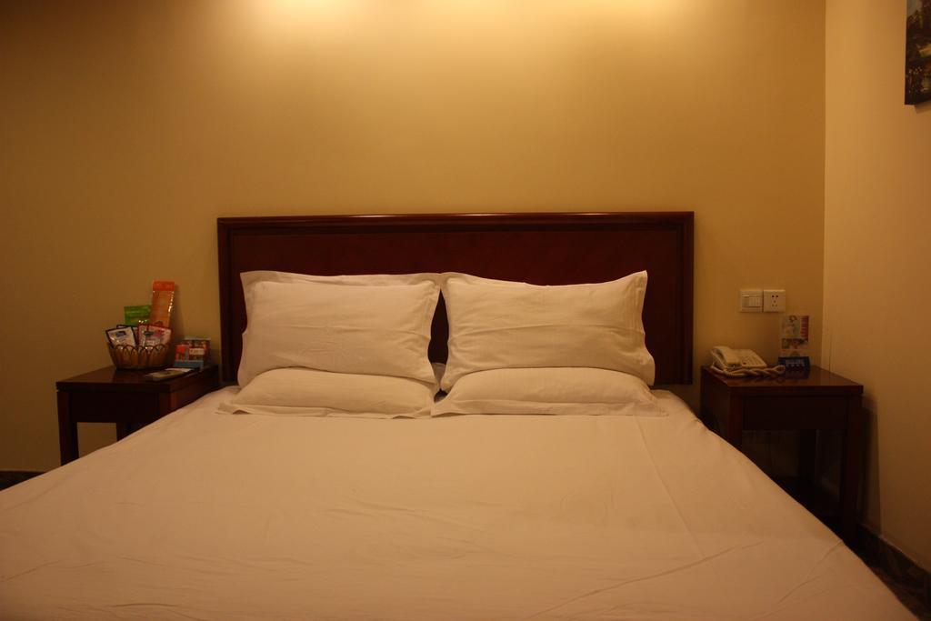 Greentree Changyang Road Jiangpu Park Metro Station Business 3* Shanghai