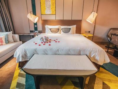 Minimax Premier Hongqiao Otel