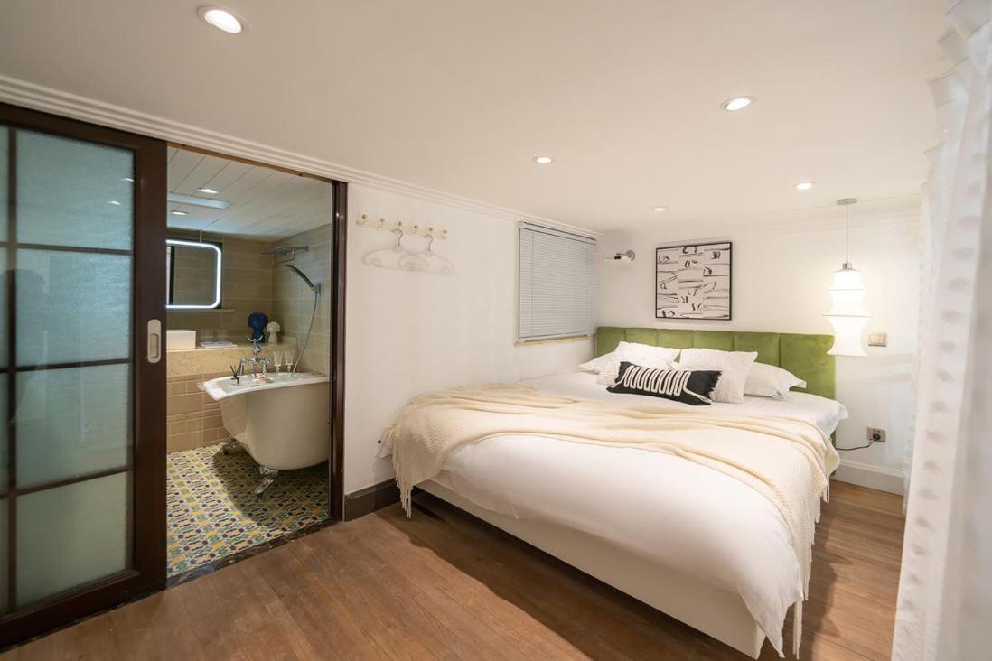 Apartment Hills & Serendipity Family Boutique Near Line13 Mid Huaihai Road
