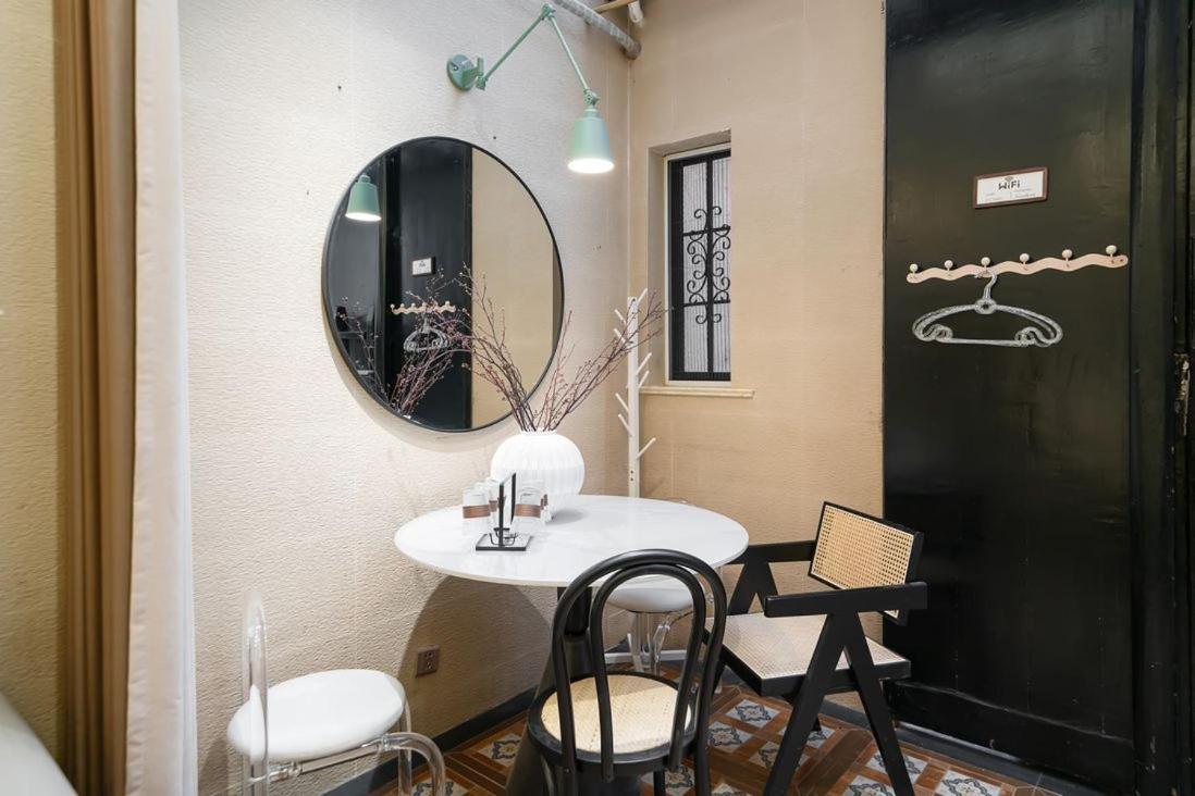 Apartment Hills & Serendipity Family Boutique Near Line13 Mid Huaihai Road *