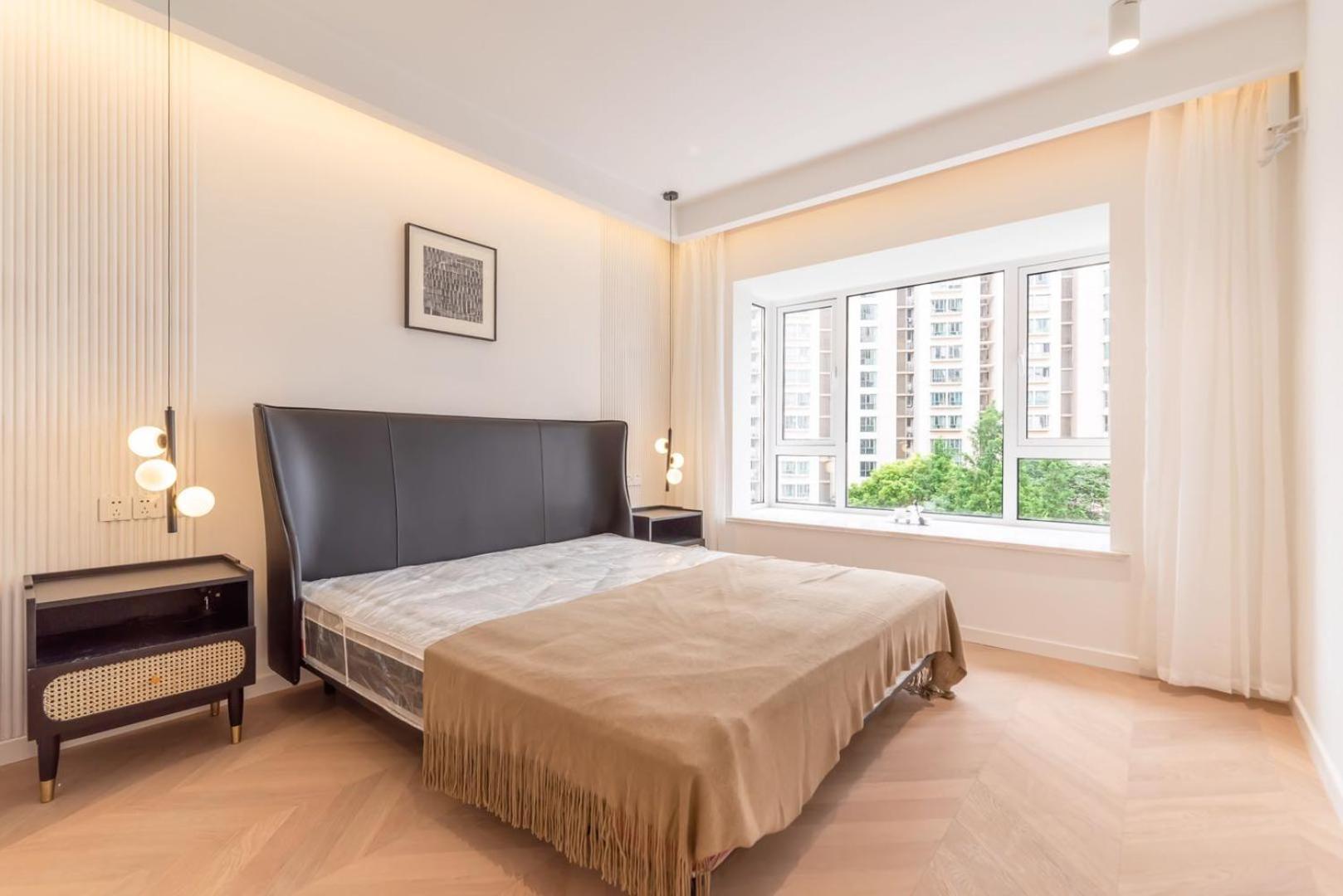 Downtown Yidu - Near Jing'an Temple Metro Station Pangsapuri