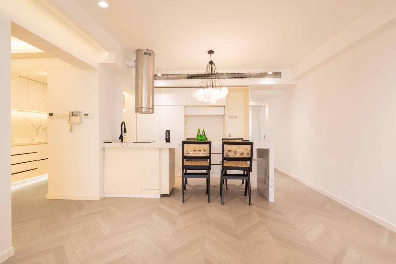 Pangsapuri Downtown Yidu - Near Jing'an Temple Metro Station *
