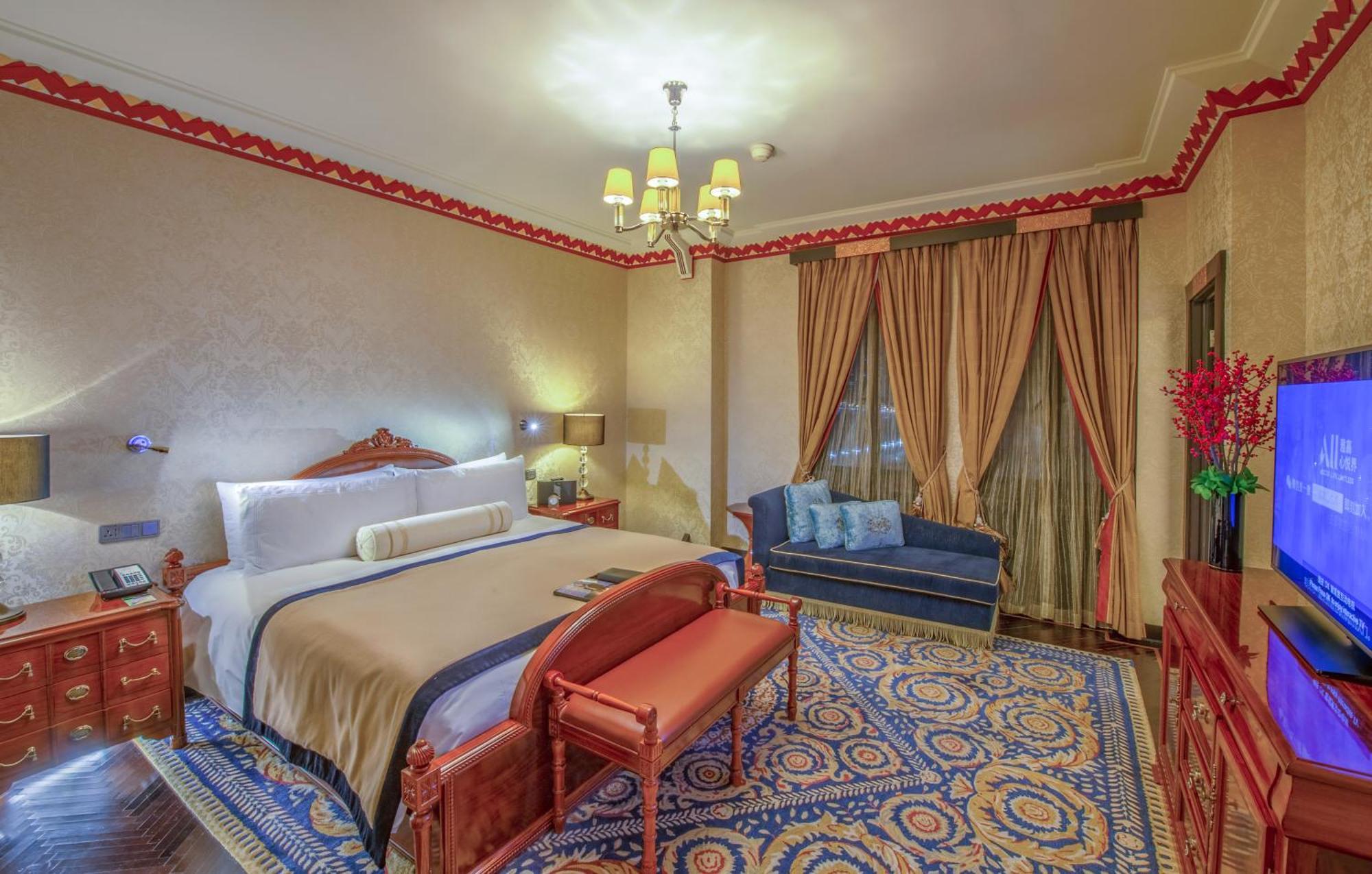 Fairmont Peace On The Bund Otel