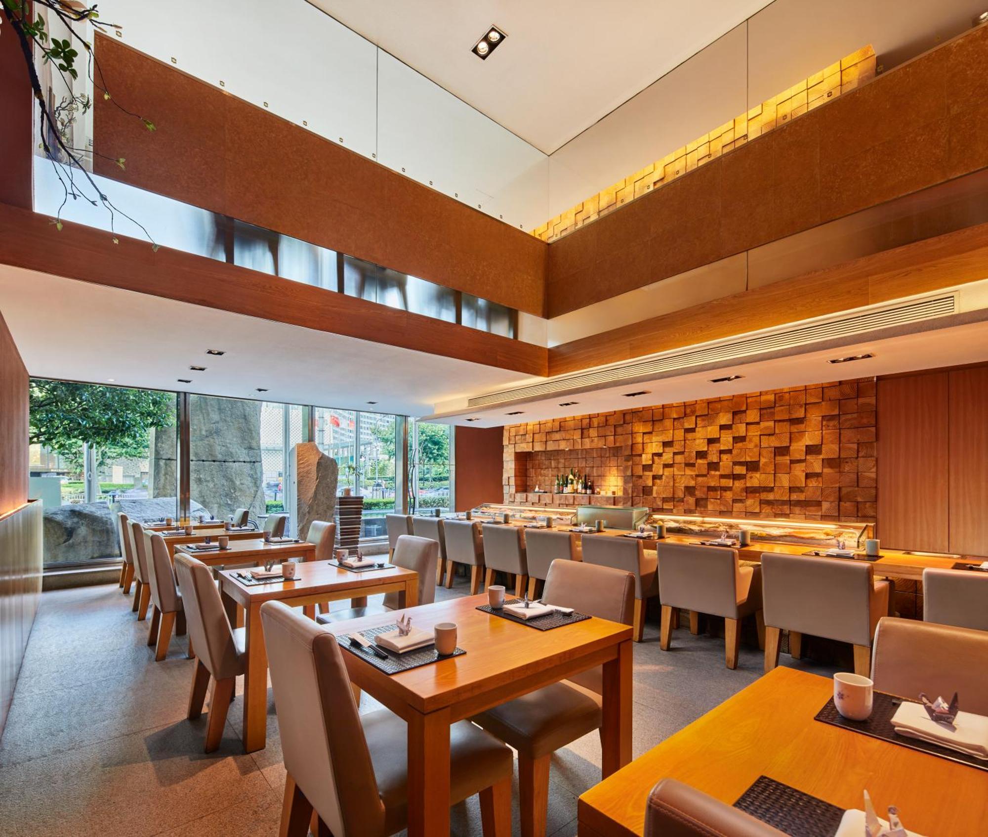 Pudong Shangri-la, Hotel 5*