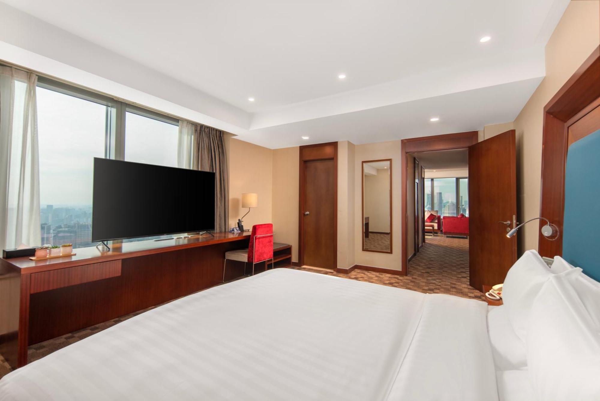 Novotel Atlantis - Breakfast In The Clouds With River View In The Revolving Restaurant & 24hours Free Self-laundry Hotel 4*