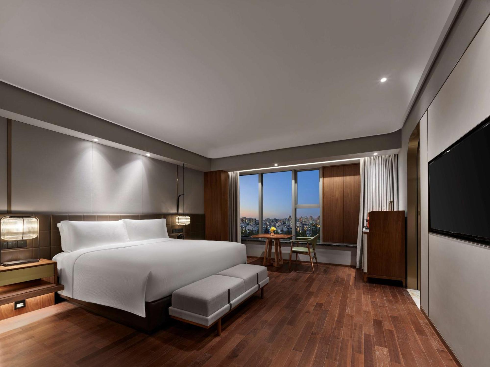 Hilton Hongqiao Hotel 5*