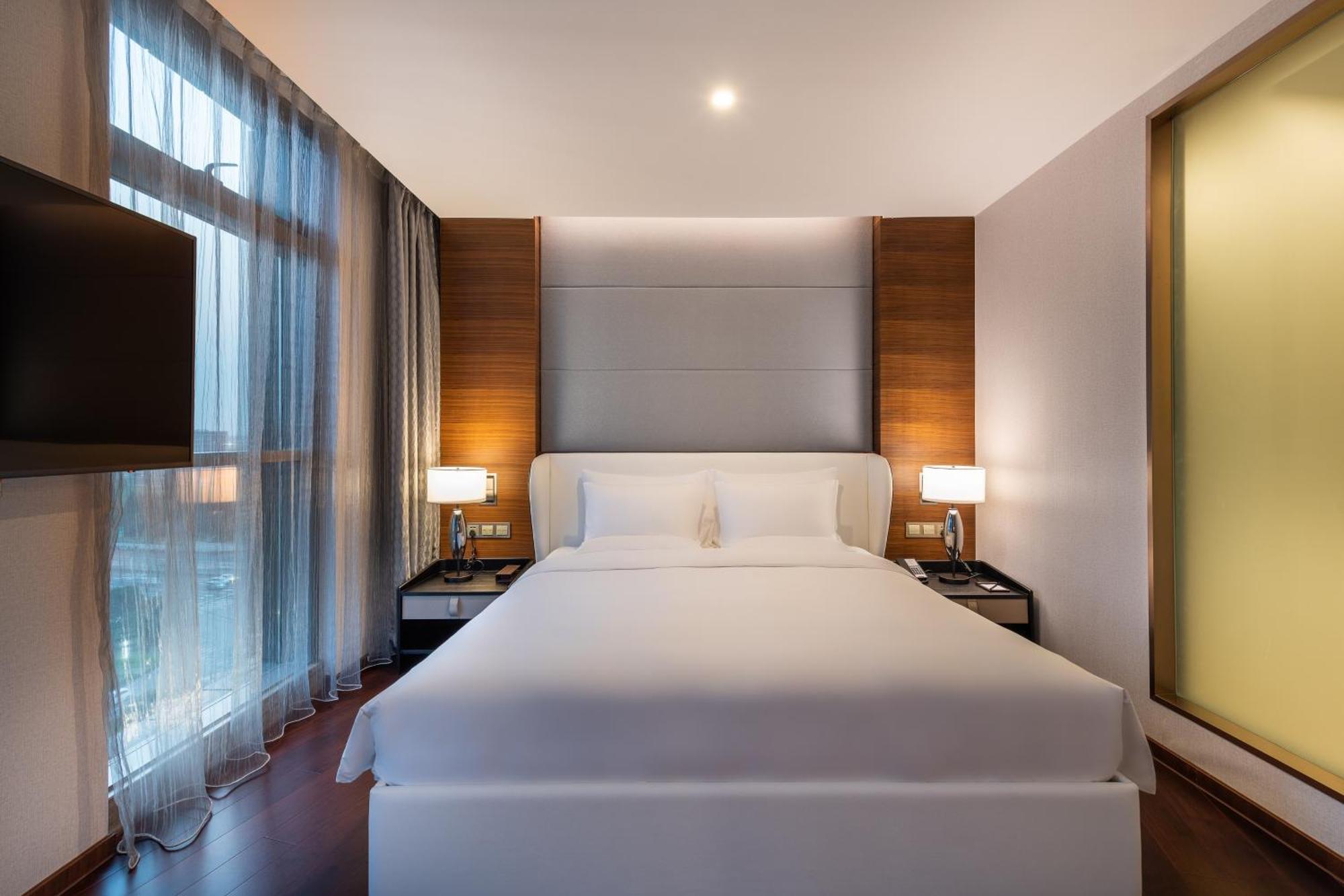 Novotel Hongqiao 5*