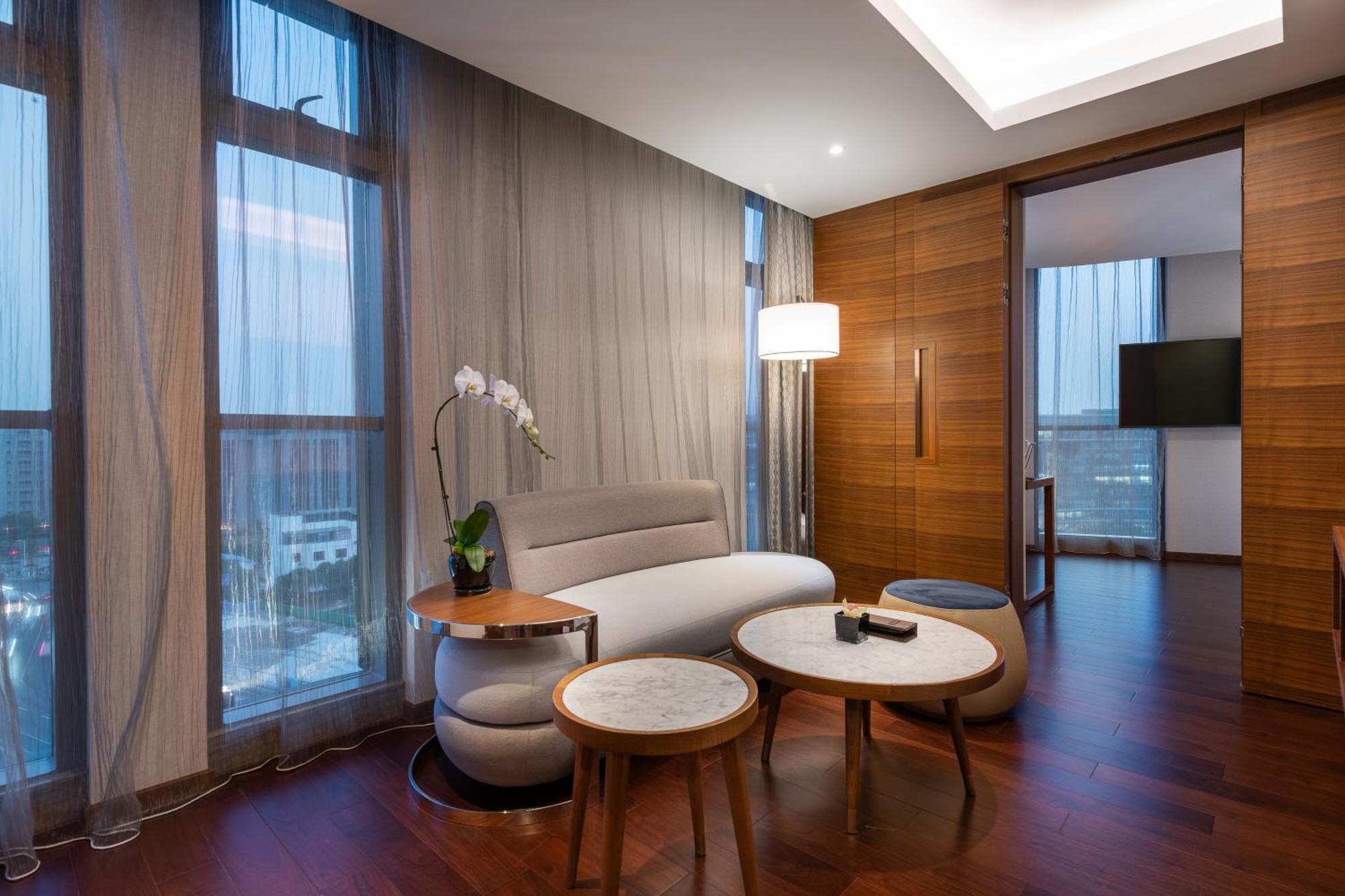 Novotel Hongqiao Otel 5*