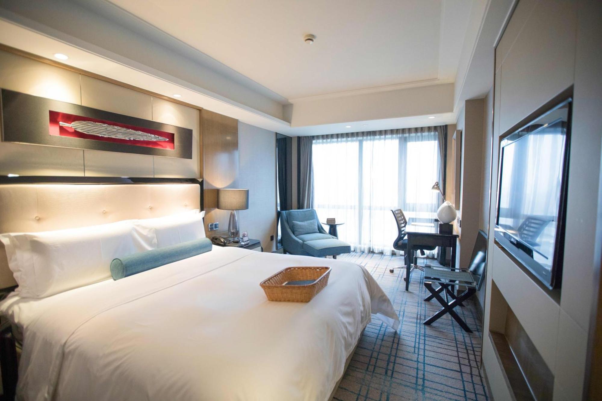 Pullman Jingan Hotel