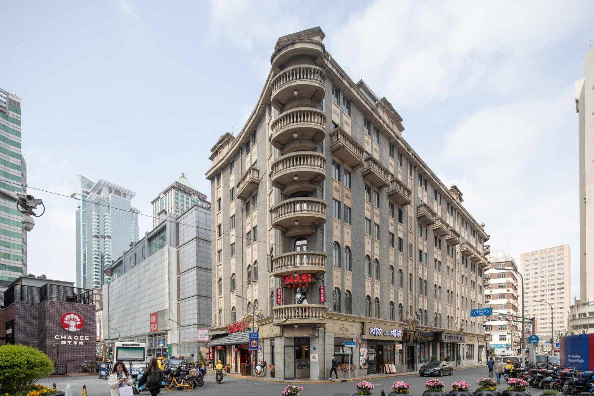 Jinglai Bushe Bund Nanjing West Road 4*