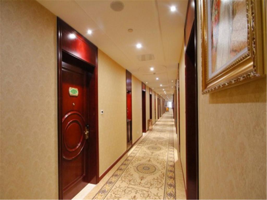 Vienna Jiuxing Market Hotel 3*