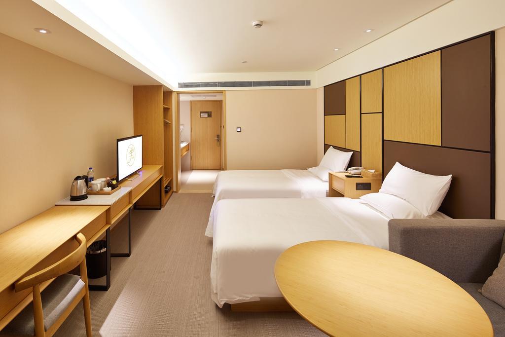 Ji Xintiandi Hotel 4*