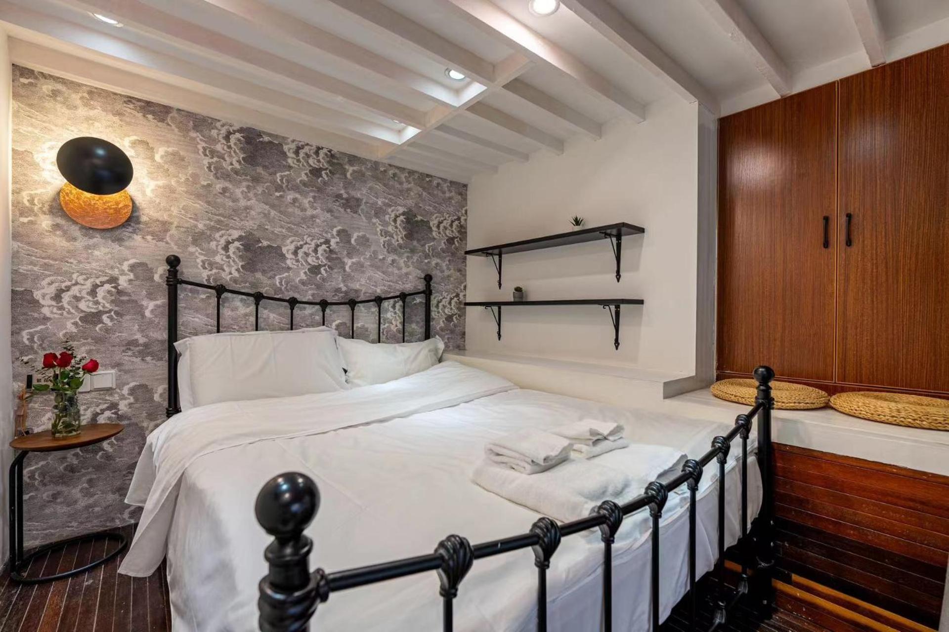 Downtown Blossom B&b- Yongkang Road * Shanghai