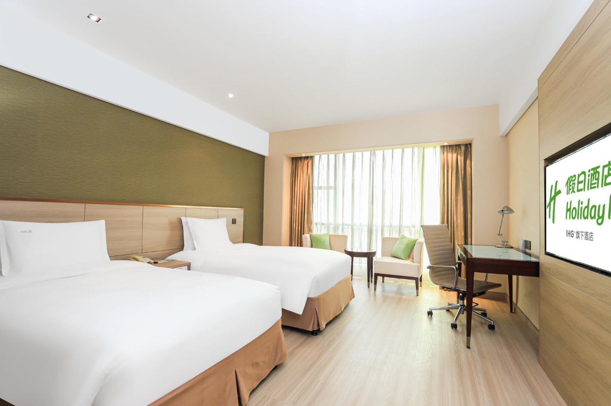 Hotel Pudong Nanpu By Ihg 4*