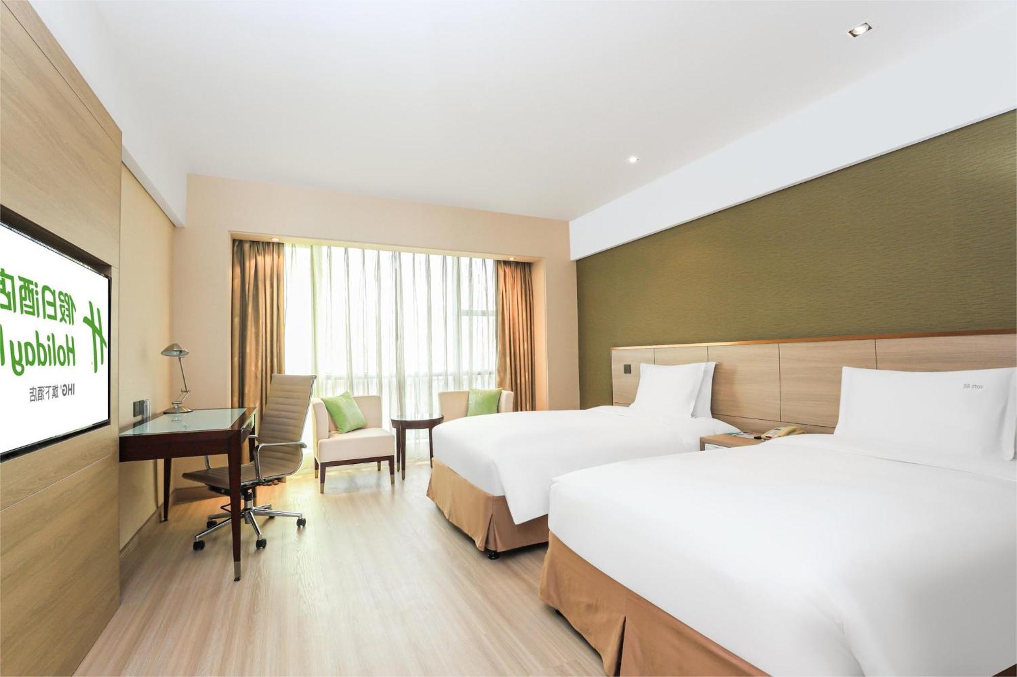 Hotel Pudong Nanpu By Ihg 4*