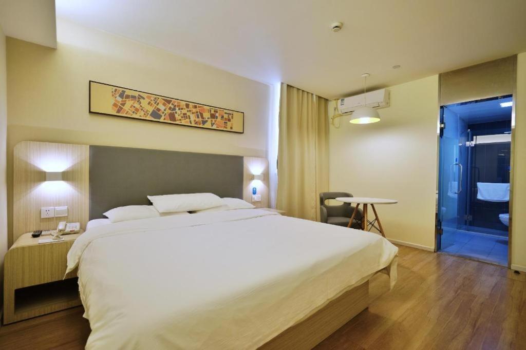 Hotel Hanting Xujiahui Center 2*