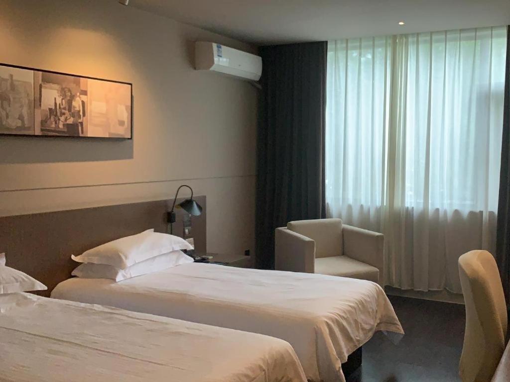 Jinjiang Select Pudong Airport Hotel 3*