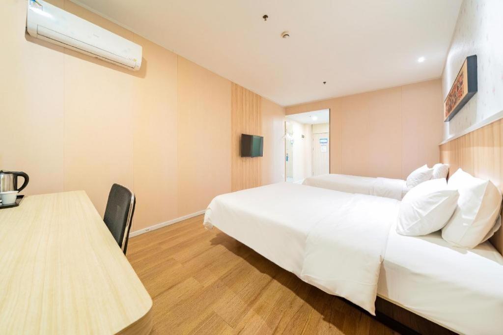 Hotel Hanting Hongqiao Airport 2*