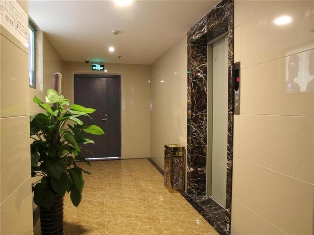 Greentree Baoshan Yanghang Shuichan Road 3*
