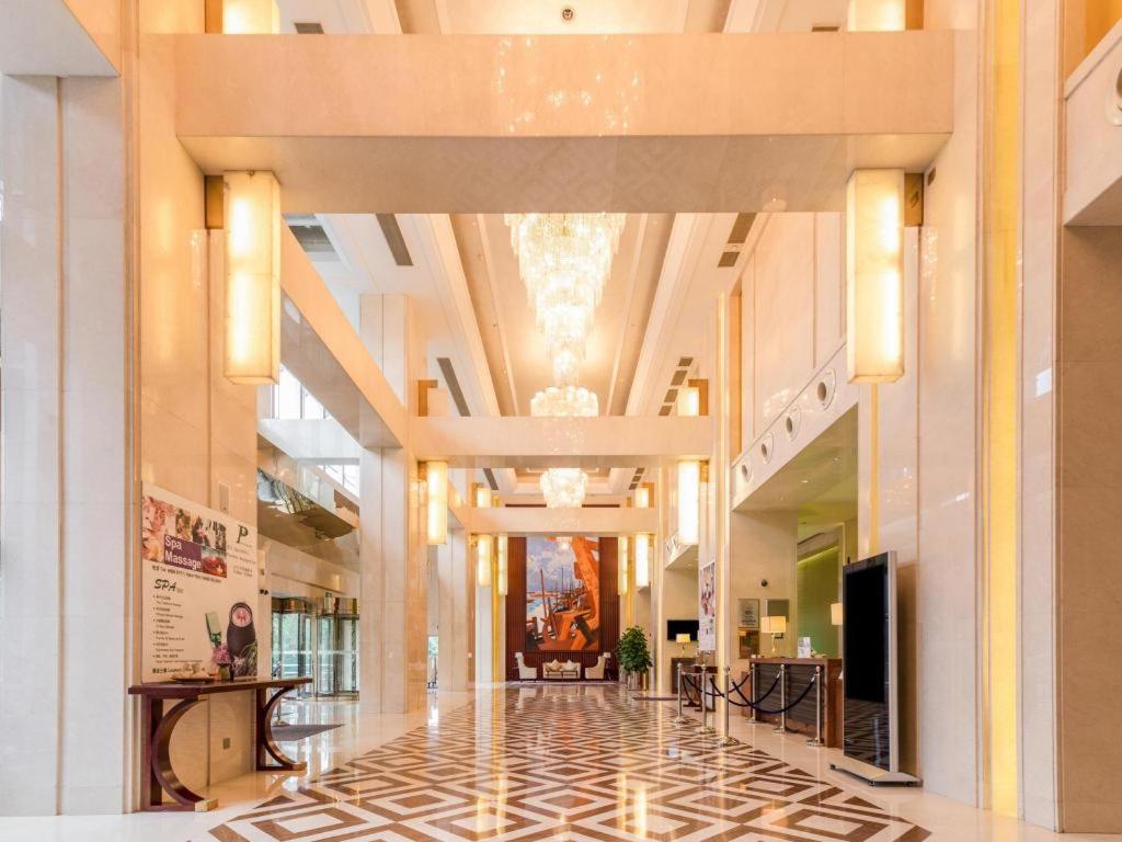 Regal Plaza & Waigaoqiao