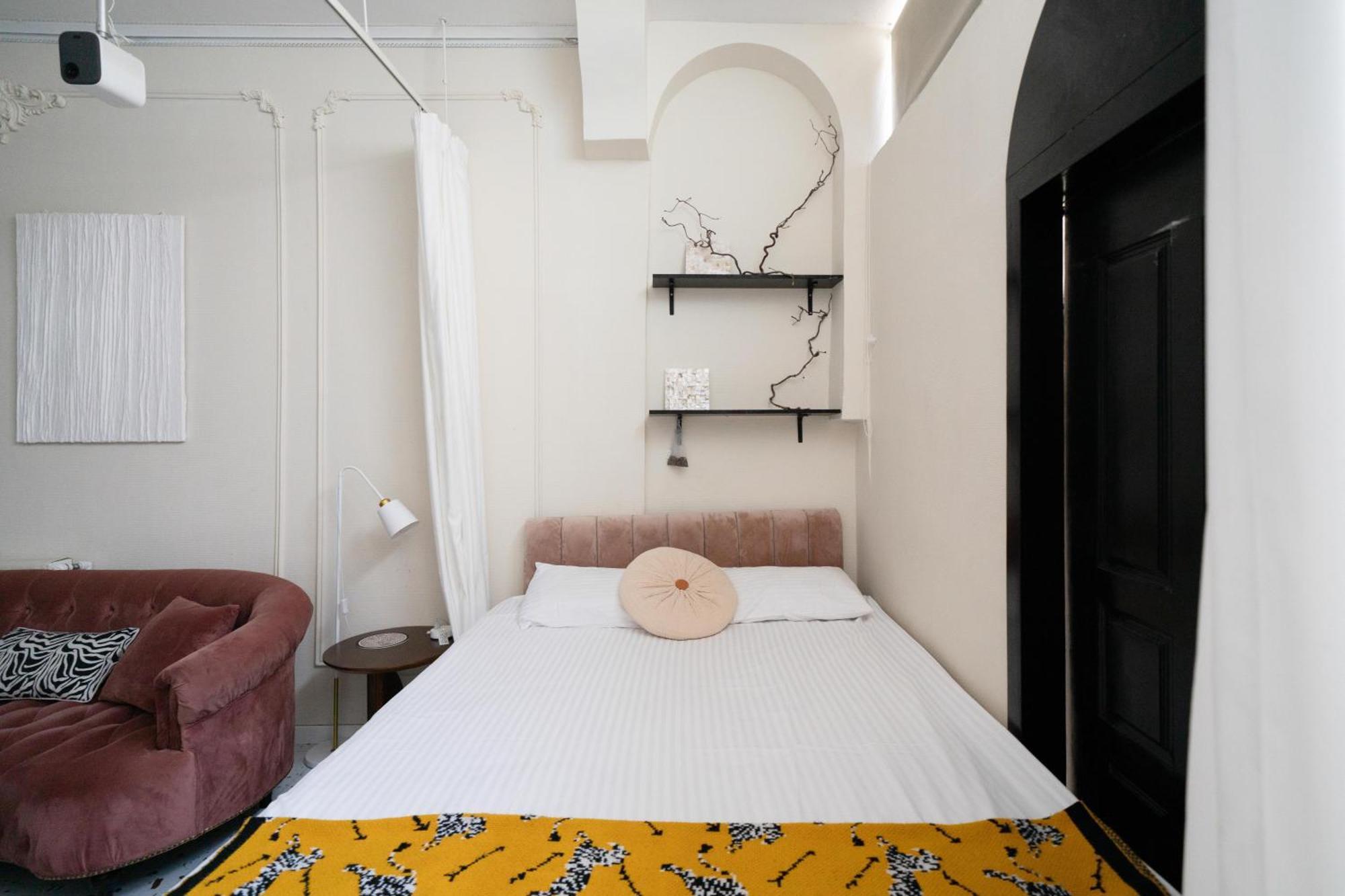 Downtown Yi Du - Near South Shaanxi Road Metro Station 600meters *