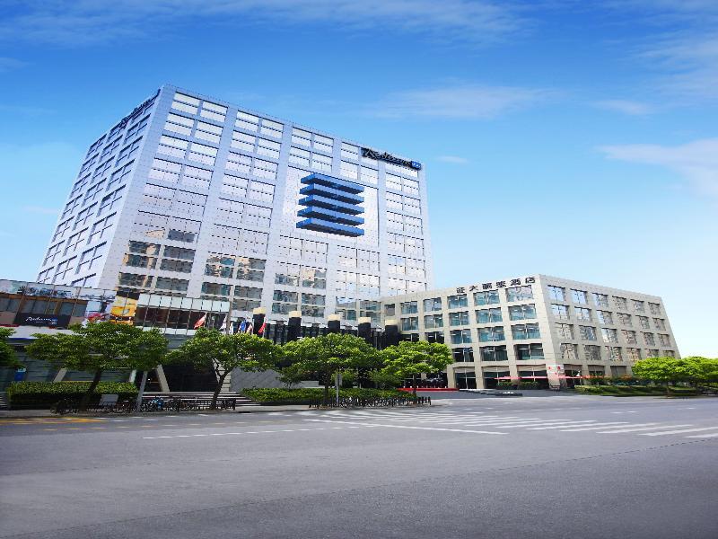 Grand Mercure Century Park