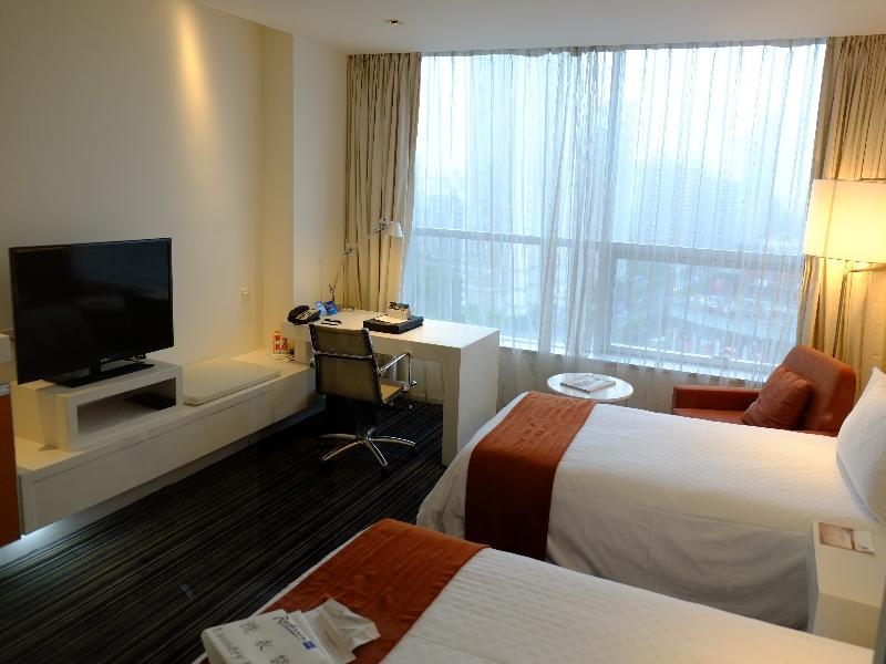 Hotel Grand Mercure Century Park - Free Shuttle Bus To Sniec