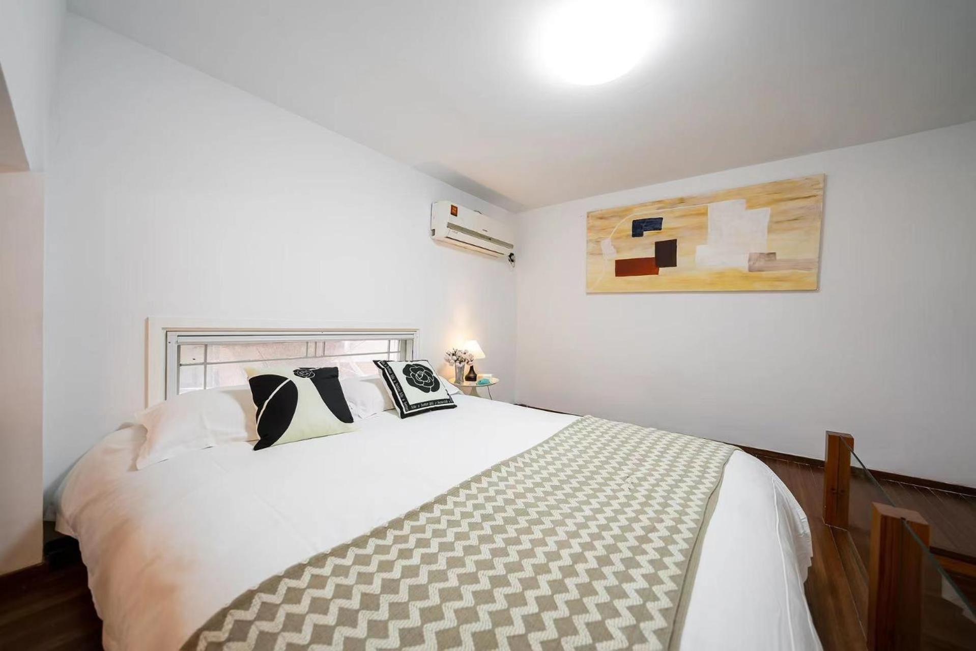 上海小胖纸民宿-武康大楼3店-老吉士 Apartamento Shanghái