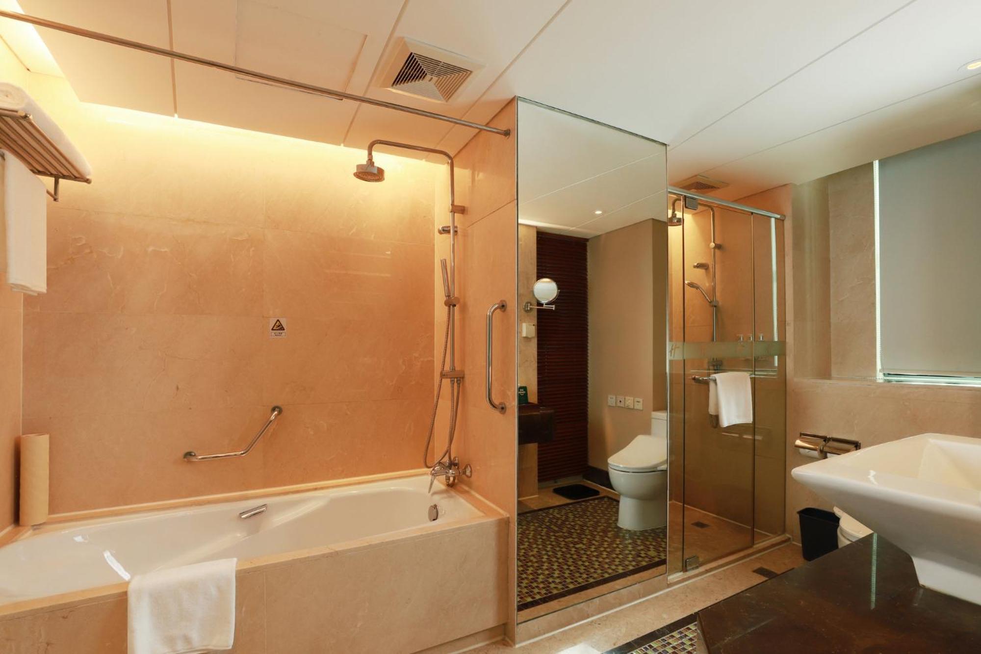 Pudong Nanpu By Ihg Hotel Shanghai