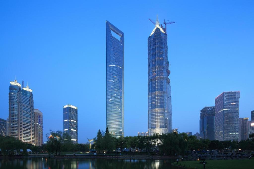 Ji Lujiazui Pudong Avenue Shanghai