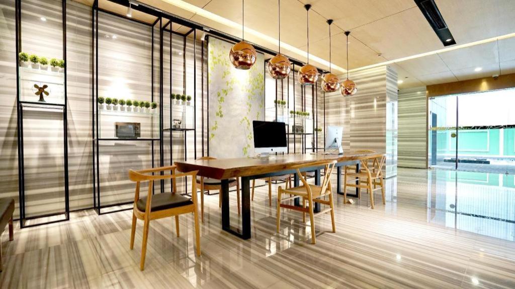 Ji Lujiazui Pudong Avenue Hotel 4*