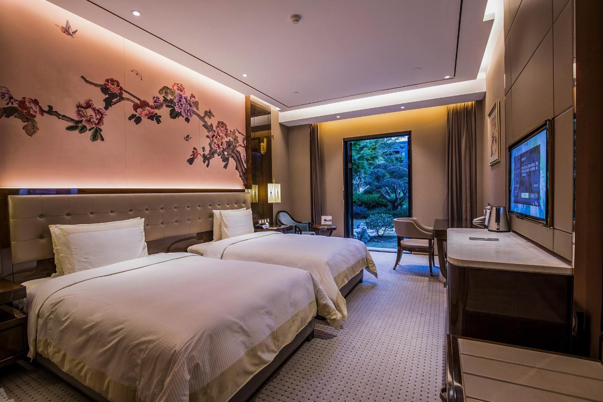 Hotel Royal Garden Shanghai-free Shuttle To And From & Pvg & Close Metro Line2 Easy To Sha New Expo