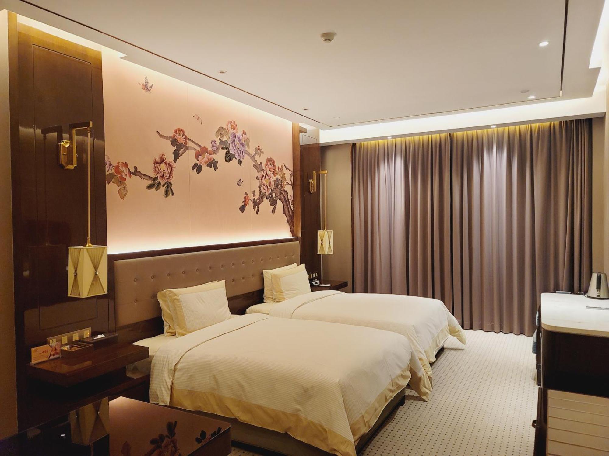 Hotel Royal Garden Shanghai-free Shuttle To And From & Pvg & Close Metro Line2 Easy To Sha New Expo
